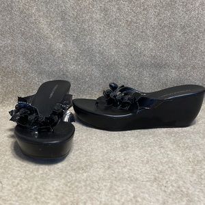 Donald J Pliner Black Wedge Floral Slide on thong Sandal. Size 8. Color Black